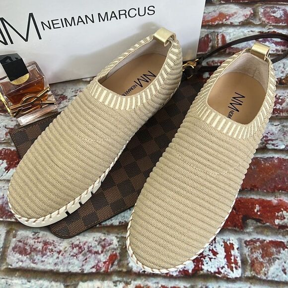 NM Neiman Marcus beige, subtle gold sparkles casual sneaker with white trim - Picture 4 of 9